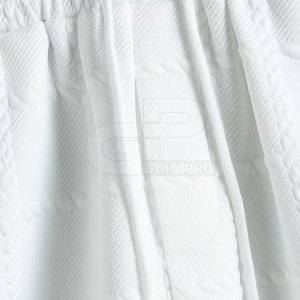 Conjunto de pantalones cortos de alto rendimiento para hombre, diseñados para brindar comodidad, flexibilidad y transpirabilidad durante el gimnasio, la carrera o el uso casual. - Product Image 4