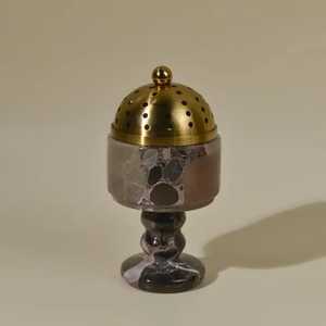 Lámpara de Pie de Lujo con Base Dorada, Elementos Esféricos Verdes, Blancos y Turquesa, Pantalla de Cúpula Perforada, Mesa Auxiliar con Tapa de Mármol, Conjunto Elegante - Product Image 2