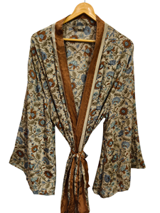 Nouvelle Robe Kimono en Soie Patchwork, Cache-maillot de bain, Vêtement de Nuit, Longue Robe, Kimono Indien Vintage Fait Main en Soie Recyclée - Product Image 1