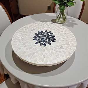 Bandeja Giratoria de Lujo con Incrustaciones de Madreperla, Organizador Elegante con Mosaico de Conchas Iridiscentes para una Decoración del Hogar con Estilo - Product Image 1