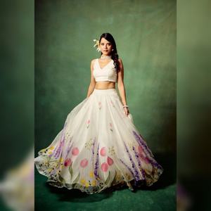 Lehenga choli ผ้าไหมแบบพรีเมี่ยมลายดอกไม้สวยงามที่คลุมภายในด้วยผ้าใบแคนแคนแคนนอนหนักและความมีระดับ4 MTR สำหรับงานปาร์ตี้ - Product Image 1