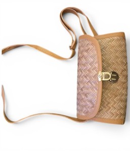 Sac bandoulière en rotin fait main avec fermeture à cadenas |   Sac bandoulière tissé naturel pour femmes - Product Image 2