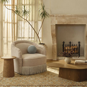 Fauteuil rembourré moderne en tissu beige avec détails frangés, meubles de salon, style design contemporain - Product Image 2