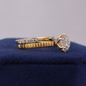 Ensemble de bague de fiançailles avec diamant de laboratoire rond de 1,50 carat, bande côtelée, ouverture ajustable, certifié IGI - Product Image 3