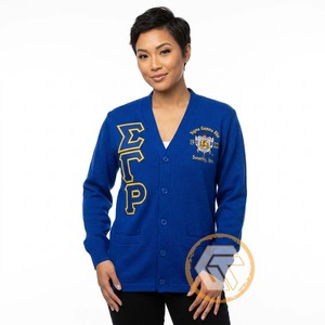 เสื้อกั๊กอะคริลิคปักลาย Sigma Gamma Rho แบบสั่งทำพิเศษ ติดกระดุมด้านหน้า สำหรับฤดูหนาว คุณภาพสูง คอวี สำหรับผู้หญิง - Product Image 1