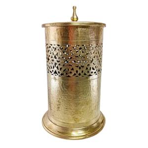 Contenedor de basura con acabado dorado premium y adornos ornamentales, ideal para catering y ocasiones festivas. Venta al por mayor desde India. - Product Image 5