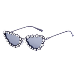 Nouvelles Lunettes de Soleil Unisexe à Monture Complète en Métal, Forme Triangulaire Œil de Chat, Incrustées de Diamants, Protection UV400, Idéales pour l'Extérieur, Style Sophistiqué et Chic, Tendance Instagram - Product Image 5