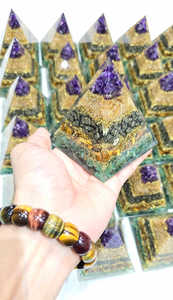 Fournisseur en vrac de pyramide d'orgone de pierres précieuses naturelles de qualité supérieure pour l'abondance de la richesse prospérité croissance manifestation style d'amour - Product Image 2