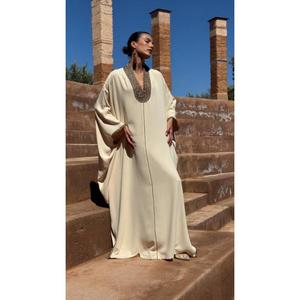 Kaftan en soie naturelle lavable, fait main, de haute qualité, magnifique, chic et élégant, coupe ample, longueur ras du sol, respectueux de l'environnement, col en V - Product Image 2