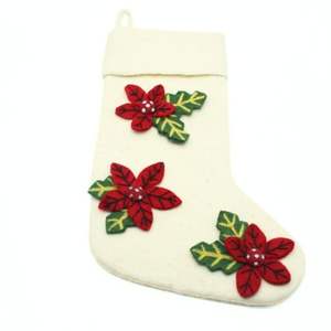 Chaussette de Noël en feutre de laine écologique faite à la main avec des fleurs de poinsettia, design personnalisable de haute qualité - Product Image 1