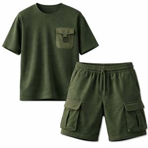 Ensemble T-shirt et short cargo respirant 100 % coton pour homme avec logo personnalisé – Streetwear premium pour l'été - Product Image 1