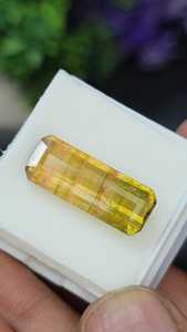 พลอยแทนซาไนต์ธรรมชาติสองสี รูปทรงแปดเหลี่ยมยาว สีเหลืองเขียวพีช ของ Zubeda Gems พร้อมใบรับรองจากผู้เชี่ยวชาญที่ไม่ใช่ฝ่ายใด สามารถเปลี่ยนสีได้ - Product Image 2