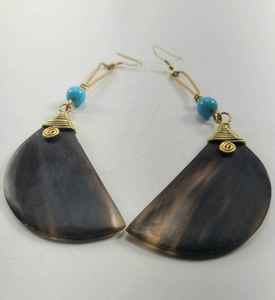 Elegantes y Modernos Pendientes de Cuerno de Búfalo Hechos a Mano, Ecológicos, para Mujer, Accesorio de Boda, Disponibles para la Venta - Product Image 1