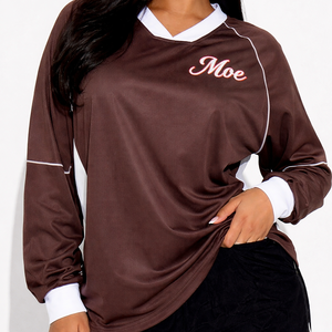 قميص كرة قدم أمريكية نسائي مخصص بأكمام طويلة وياقة على شكل V، تصميم فضفاض وقابل للتنفس، ملابس الشارع بعلامة تجارية خاصة للبيع بالجملة - Product Image 2