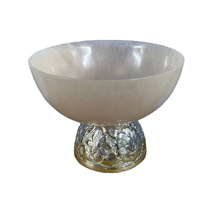 Bol en résine écologique, lavable au lave-vaisselle, blanc translucide brillant, base ornée en argent en relief, vaisselle décorative artisanale pour les fêtes - Product Image 1