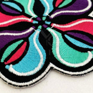 Parches Bordados Personalizados con Detalles de Bordado, Colores de Hilo Brillantes, Acabado de Puntada Premium y Soporte de Tela Resistente - Product Image 2
