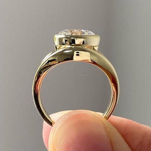 Anillo de compromiso de moissanita con bisel dividido de 10 mm, plata de ley 925, minimalista, para boda, aniversario, regalo para dama de honor - Product Image 4