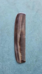 Peines hechos a mano con cuerno de búfalo, ideales para peluquerías y estilistas, para uso femenino y masculino. - Product Image 2