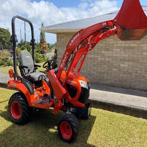 Mini tracteur Kubota BX2680 compact 4x4, machine agricole prête à booster votre productivité agricole grâce à des commandes faciles - Product Image 1