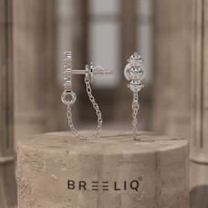 Boucles d'oreilles clous BREELIQ en or jaune 14 carats avec trois diamants et élégante chaîne enroulée, diamant rond étincelant - Product Image 3