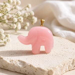 Charme éléphant sculpté en opale rose, fait main, plaqué or rose, figurine animalière, bijou éléphant porte-bonheur, cadeau pour elle - Product Image 2