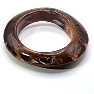 Brazalete de Resina Hecho a Mano con Acabado de Jade Violeta, Estilo Clásico, Joyería de Uso Diario para Mujer por H a CRAFT - Product Image 3
