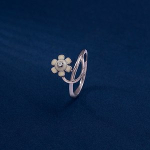 Anillo de Plata de Ley 925 con Flor de Margarita y Diamante Natural para Mujer |   Anillo Floral Minimalista con Pétalos Esmaltados |   Regalo de Joyería Fina - Product Image 1