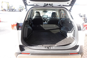 Toyota RAV4 2.5 Híbrido Lounge 4WD con 5 Años de Garantía, SUV Eficiente en Consumo de Combustible, Listo para Exportación - Product Image 4