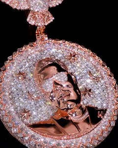 Colgante de Plata de Ley 925 con Moissanita Helada de 2.5 Pulgadas, Diseño Premium, Trabajo 3D en la Cara, Joyería Hip Hop Personalizada, 5-7CT, Certificado IGI - Product Image 5