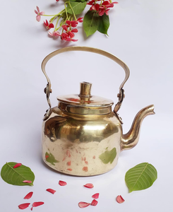 Hervidor de té de latón hecho a mano para cocina india tradicional, hervidor de agua de latón de estilo antiguo con asa para té y café - Product Image 5
