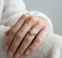 Anillo de compromiso de oro amarillo de 14K con diamante cultivado en laboratorio en forma de hoja y pera, con banda de boda y anillo de acento marquesa, conjunto de anillos nupciales