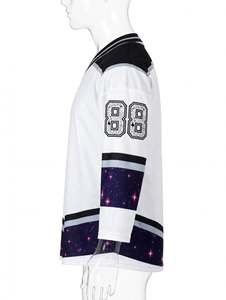 Camiseta de hockey sobre hielo blanca personalizada por sublimación, con mascota de mapache, ribete galáctico, cuello con cordones, uniforme de equipo extragrande, transpirable, deportivo - Product Image 3