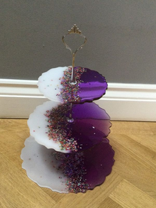 Support à gâteau élégant en résine pour la décoration de table de fête, pour les célébrations et les occasions spéciales - Product Image 2