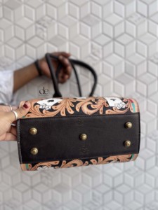Bolso de Hombro de Cuero Genuino con Grabado a Mano Personalizado, Estilo Bohemio Gitano, Patrón Occidental, Elegante Bolso Bandolera para Mujer - Product Image 4