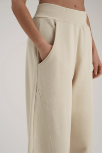 Pantalones deportivos de mujer de algodón 100% de primera calidad, cintura elástica, pierna ancha, color beige marfil, estilo holgado. - Product Image 4