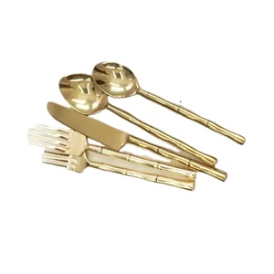 Juego de cubiertos con mango de bambú, duradero, resistente al óxido, perfecto para comidas diarias y ocasiones especiales, acero espejado - Product Image 1
