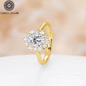 Bague de fiançailles pour femme Charm_Jewells en argent plaqué or 18 carats avec moissanite taille coussin, sertie à griffes, style classique - Product Image 6