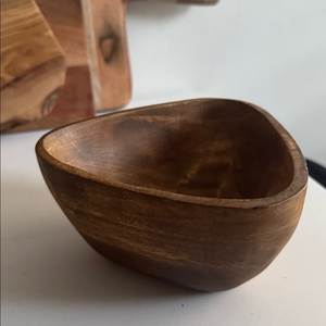 Bol en bois fait main, design minimaliste, bois brut, artisanat pour servir les aliments, cadeau, vaisselle, bols à fruits, taille personnalisée. - Product Image 2