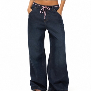 Jeans baggy en denim pour femmes, coupe ample, cordon de serrage rose contrastant, style décontracté, longueur intégrale, tissu en coton, pour femmes. - Product Image 1