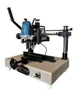 Máquina fresadora de aluminio semiautomática de un solo cabezal de alta calidad para la fabricación de perfiles de puertas y ventanas, taladrado y fresado en taller. - Product Image 5