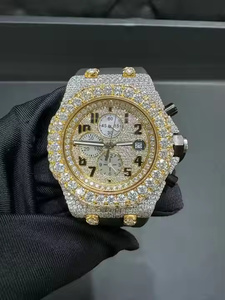 Reloj de cuarzo Moissanite con incrustaciones de diamantes de imitación Desert Glow Luxury para hombre, con acabado elegante y estilo moderno. - Product Image 3