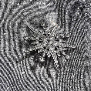 กางเกงยีนส์ขาสั้นสไตล์ไฮสตรีทคุณภาพสูงสำหรับผู้ชาย ดีไซน์โดดเด่น รุ่นใหม่ล่าสุด รับผลิตตามแบบ (OEM) สำหรับฤดูร้อน - Product Image 3