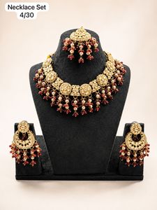 Conjunto de Collar y Pendientes de Novia con Circones Kundan, Joyería de Imitación de Latón Chapado en Oro para Bodas Indias, Diseño Floral, Estilo Moderno - Product Image 3