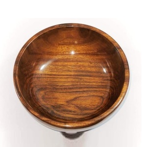 Tazón de Madera Natural Hecho a Mano para Servir Ensaladas Frescas, Frutas y Comidas Saludables con una Presentación Rústica y Elegante para la Cocina - Product Image 1
