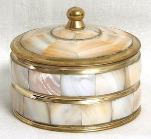 Mother of Pearl Decorative Storage Box with Gold Finish Lid, Handmade Luxury Jewelry and Vanity Organizer for Home <b>Decor</b> - Product Image 4