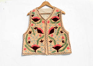 Gilet sans manches pour femme le plus vendu, veste en velours brodée à la main style Suzani, gilet court à l'aspect vintage - Product Image 2