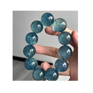 Bracelet en résine artisanal de luxe avec un attrait décoratif distinctif, bijoux élégants pour femmes et jeunes adultes - Product Image 3