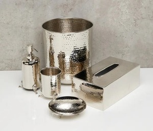 Juego de accesorios de baño de metal de 5 piezas de lujo, caja de bandeja, dispensador de jarrón para baño o baño, incluido el accesorio de jabón - Product Image 1