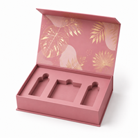 Boîte cadeau rigide de luxe personnalisée avec fermeture magnétique, matériaux recyclés, doublure en éponge, ensemble cosmétique rose pour soins de la peau, emballage avec dorure à chaud