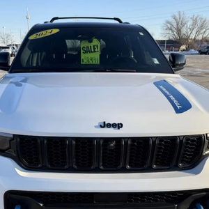 Jeep Grand Cherokee 4xe Trailhawk de luxe 2024 avec navigation et transmission intégrale - Product Image 1